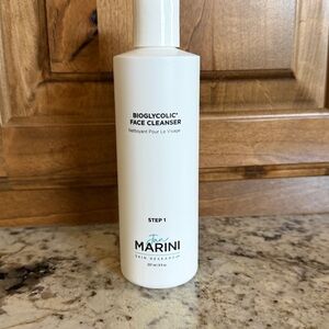 Jan Marini Bioglycolic Oily Skin Cleansing Gel
New
8oz